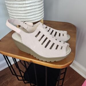 New skechers sz 8 pink memory foam sandals